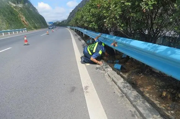 琼海高速路波形护栏