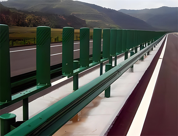 琼海三波护栏板在高速公路的应用